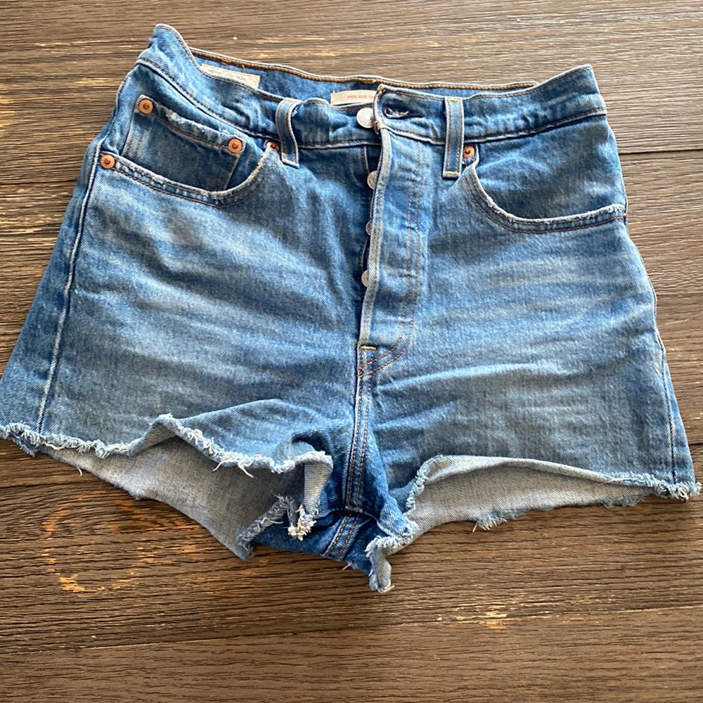 Levi’s Ribcage Shorts